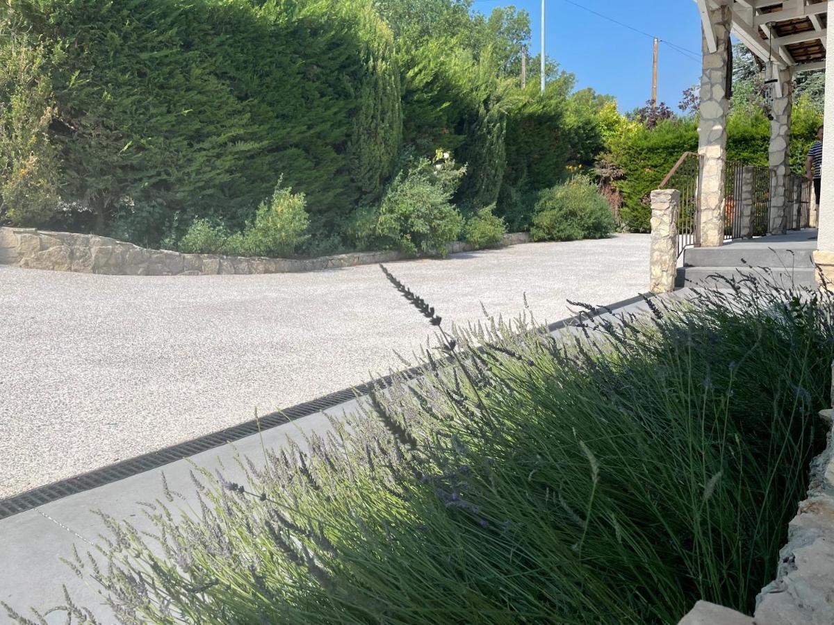 Villa Camille Cereste Luaran gambar